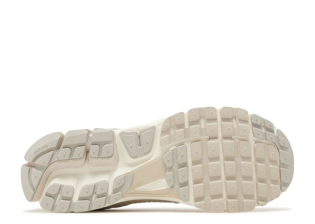 Air Zoom Vomero 5 " Light Orewood Brown "